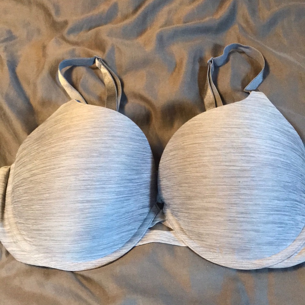 Like new Victoria Secrets t-shirt bra